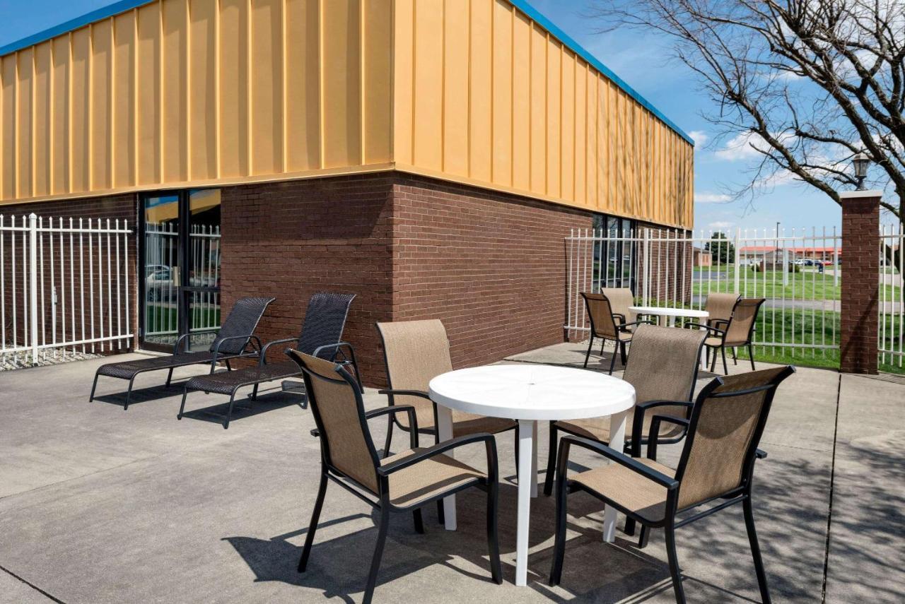 Baymont By Wyndham Muncie Near Ball State University Exterior photo