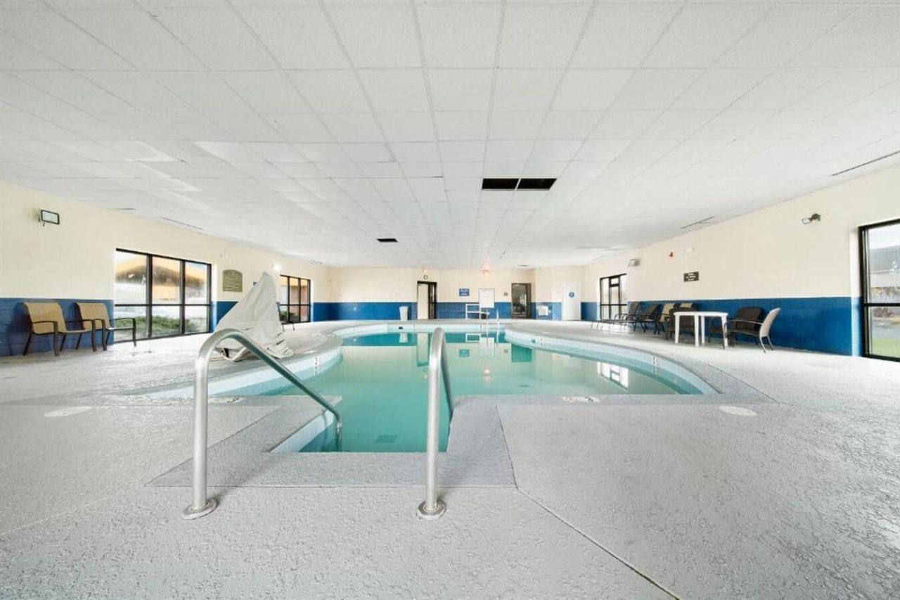 Baymont By Wyndham Muncie Near Ball State University Exterior photo