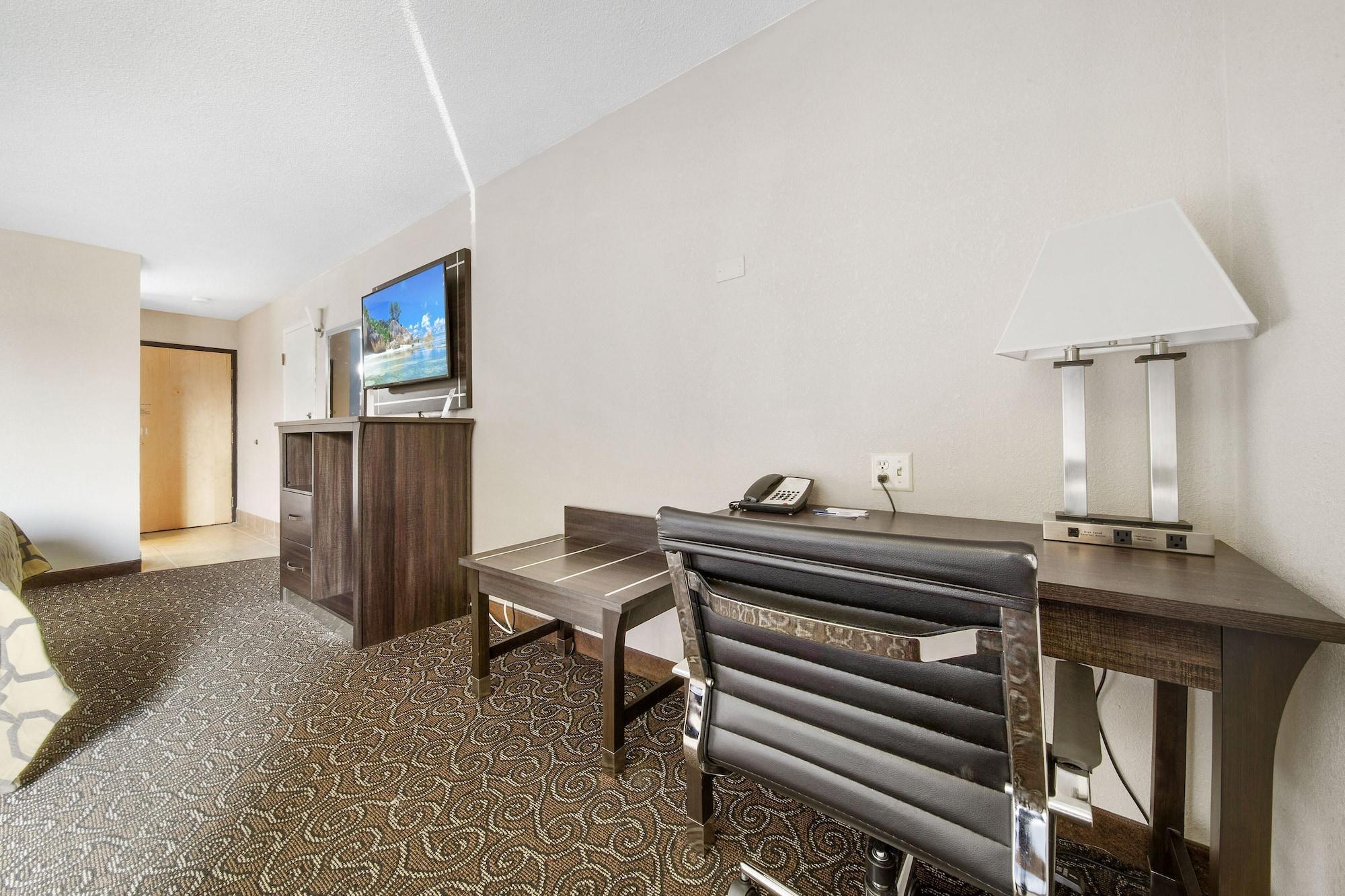 Baymont By Wyndham Muncie Near Ball State University Exterior photo