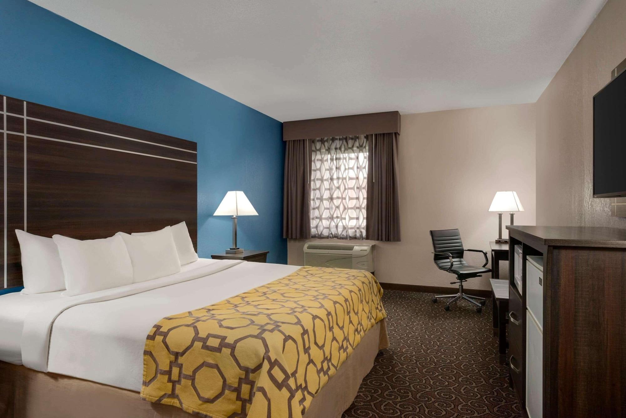 Baymont By Wyndham Muncie Near Ball State University Exterior photo