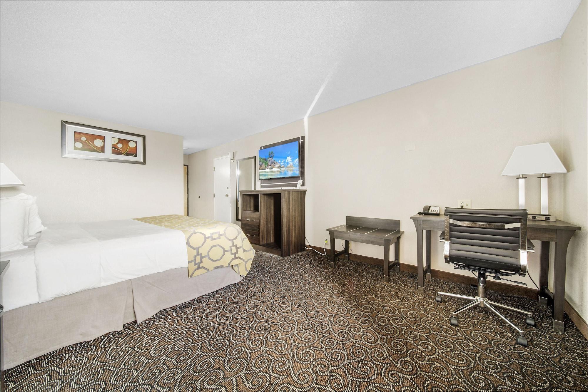 Baymont By Wyndham Muncie Near Ball State University Exterior photo