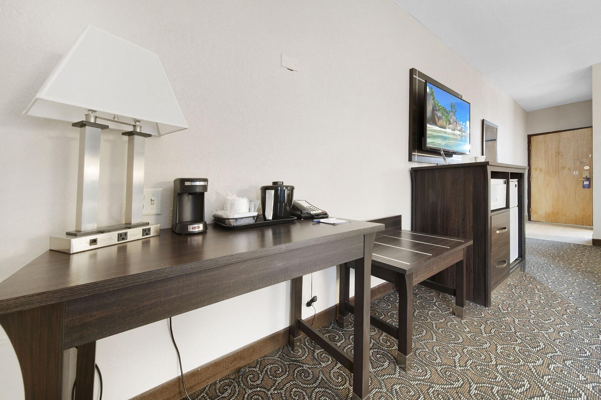 Baymont By Wyndham Muncie Near Ball State University Exterior photo