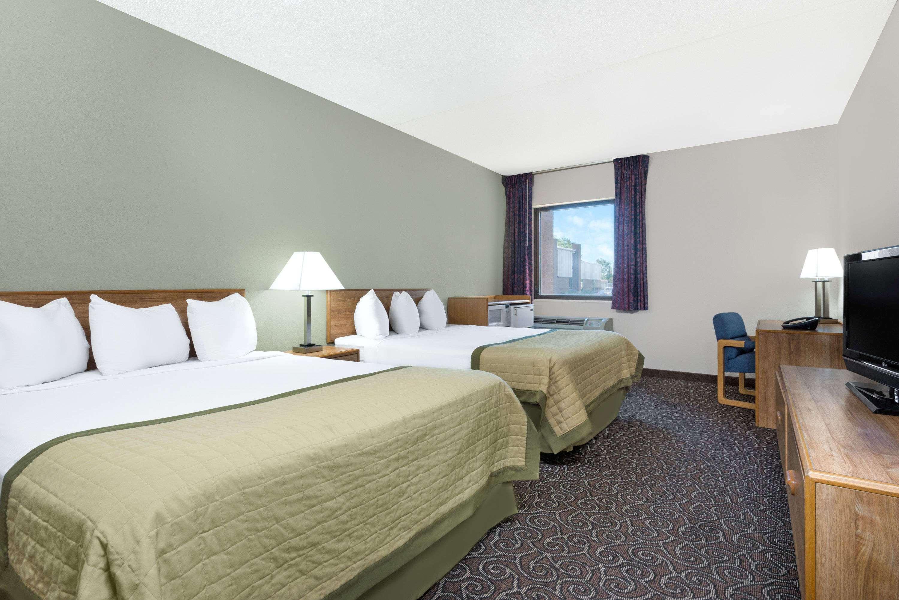 Baymont By Wyndham Muncie Near Ball State University Exterior photo