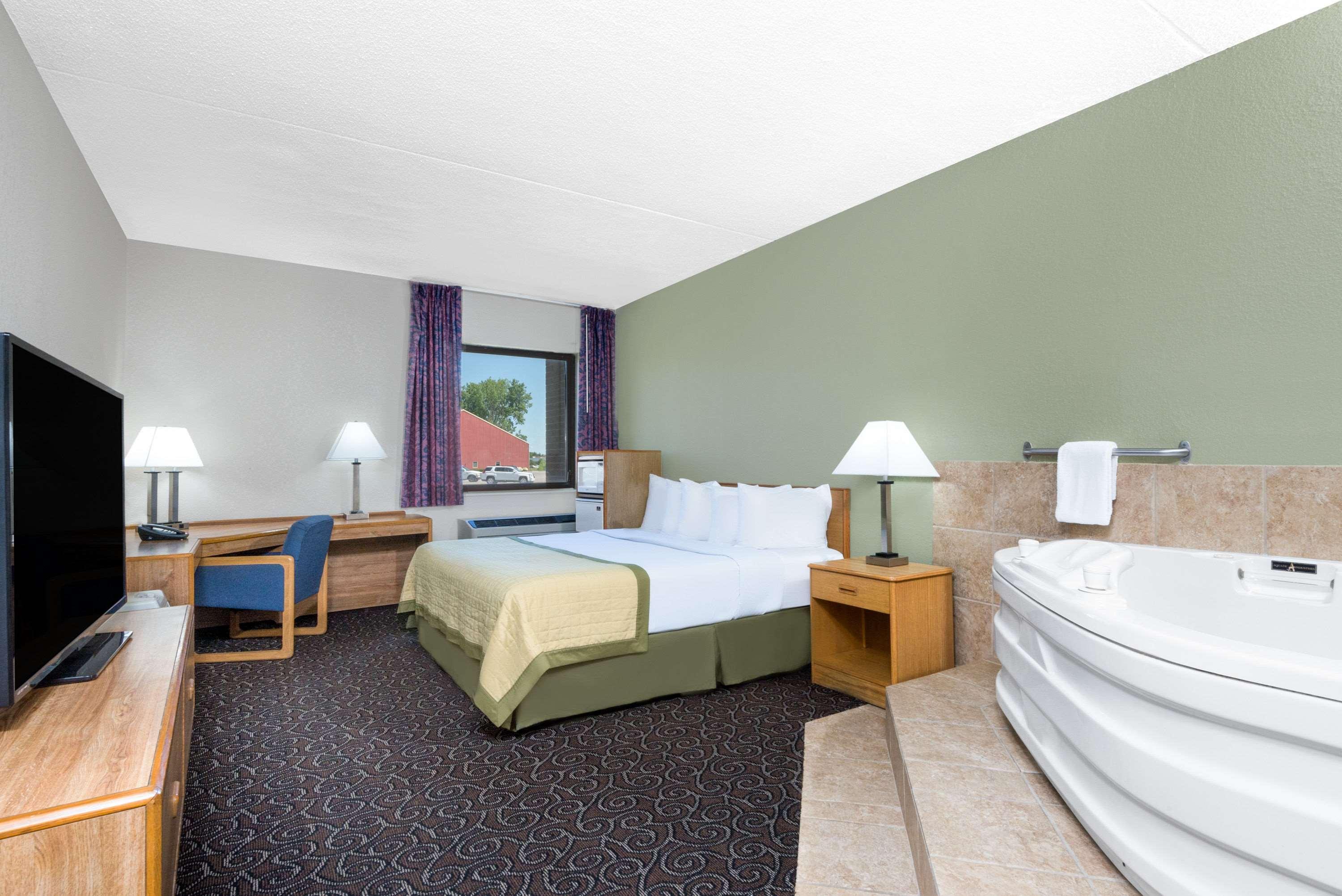 Baymont By Wyndham Muncie Near Ball State University Exterior photo