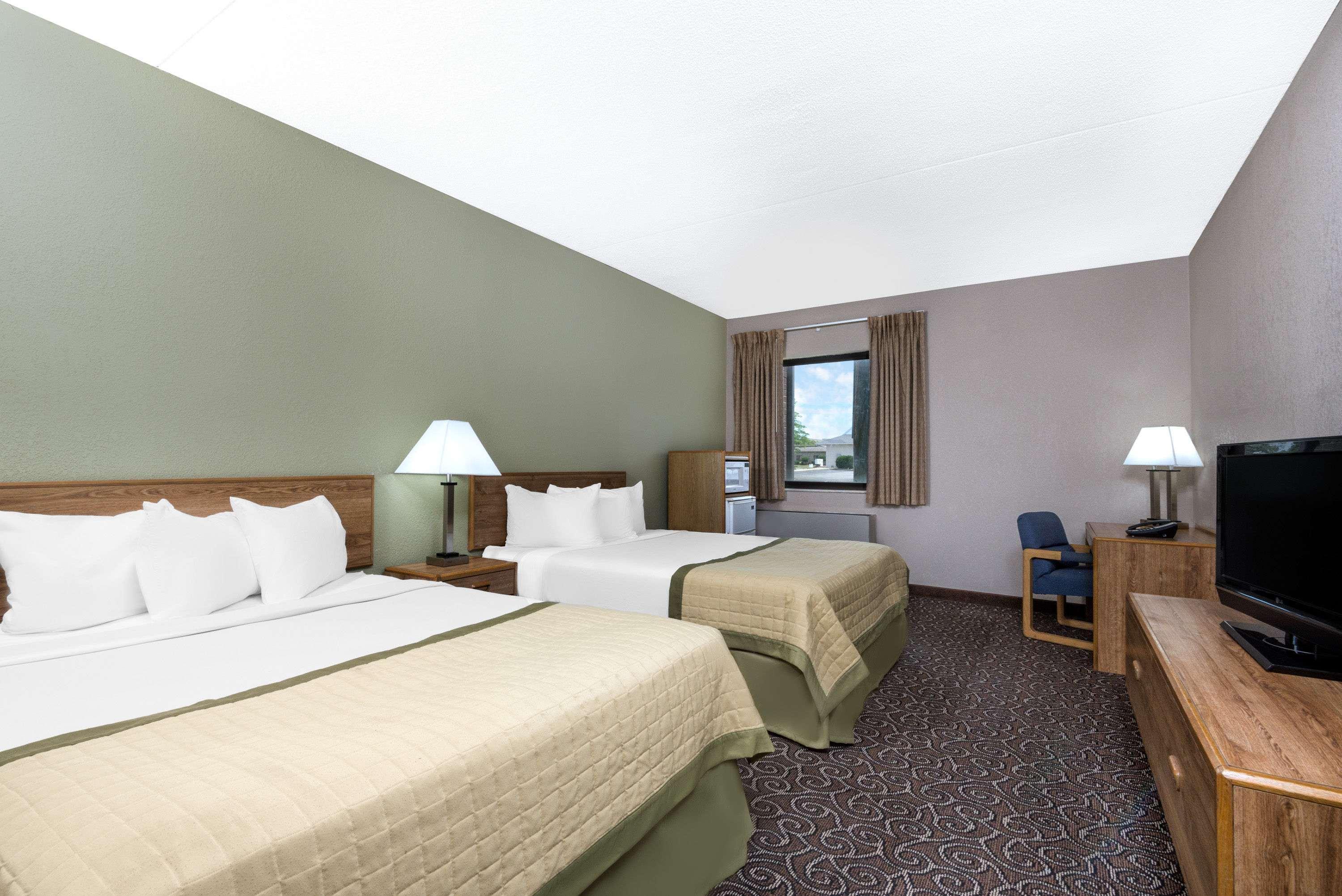 Baymont By Wyndham Muncie Near Ball State University Exterior photo