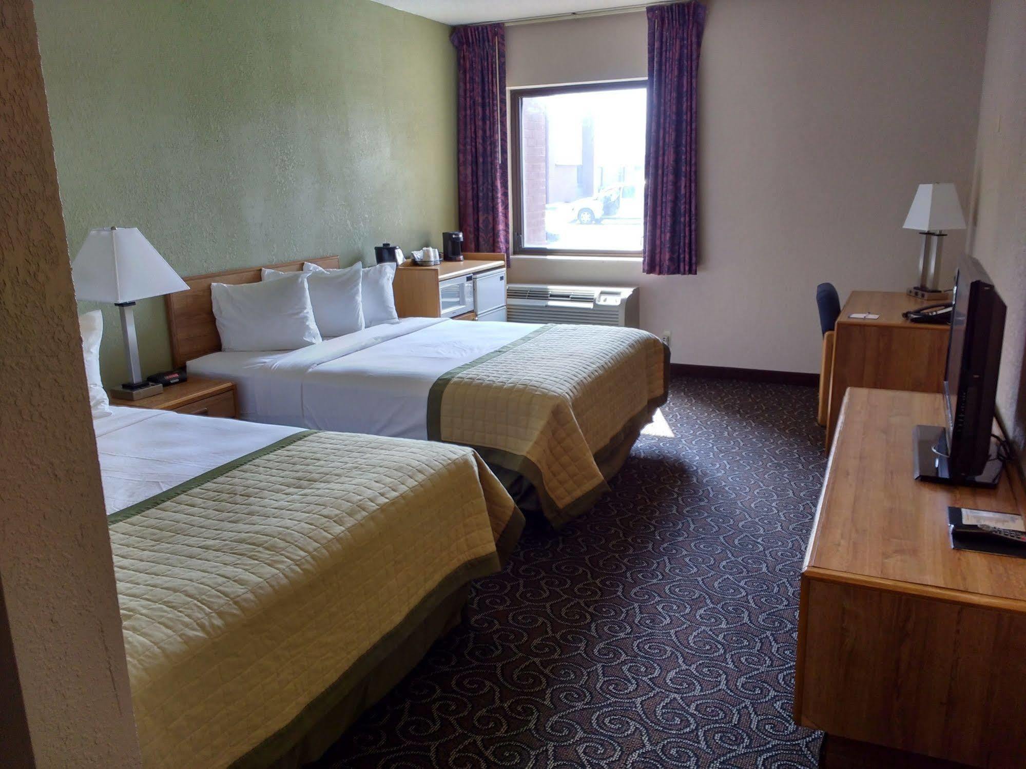 Baymont By Wyndham Muncie Near Ball State University Exterior photo